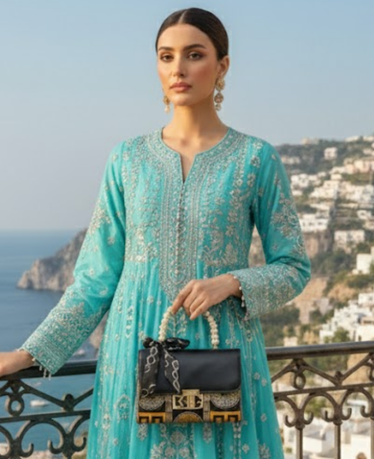 Elegant Pearl-Handle Satchel with Ornate Patterning Bag